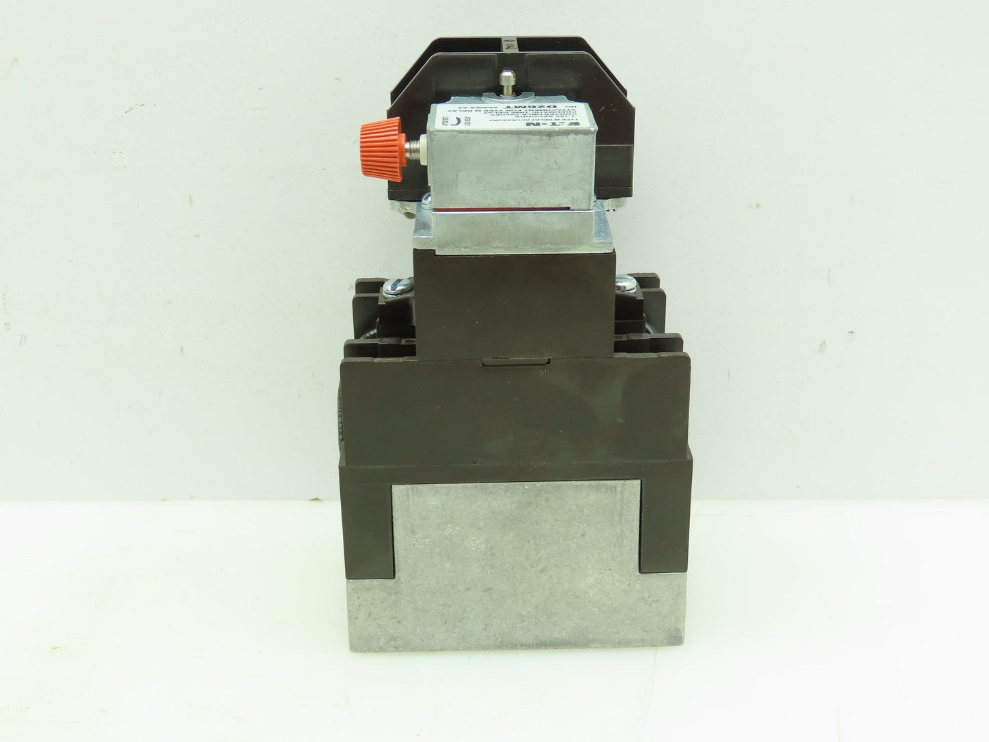 Eaton D26MRD006A1 Type M Relay 120VDC Coil w/.1-180 Sec Timer 0-NO/ 0-NC 10A