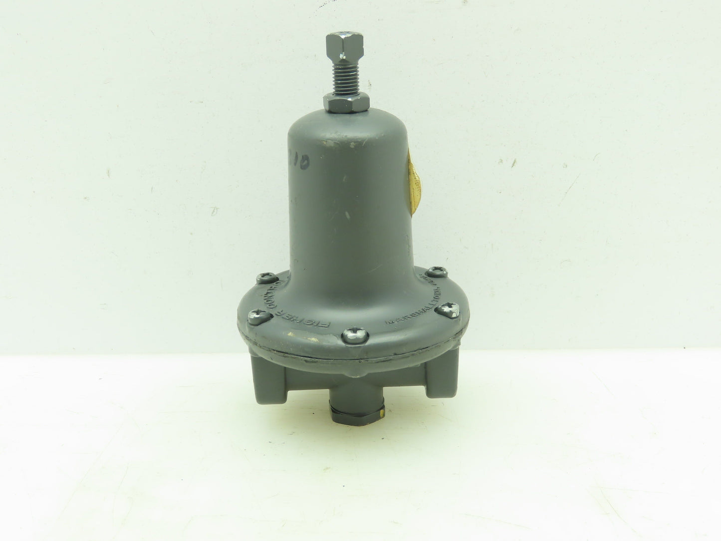Fisher Controls Pressure Regulator. 0-35psi 1/4 NPT Pneumatic Air Adjustable