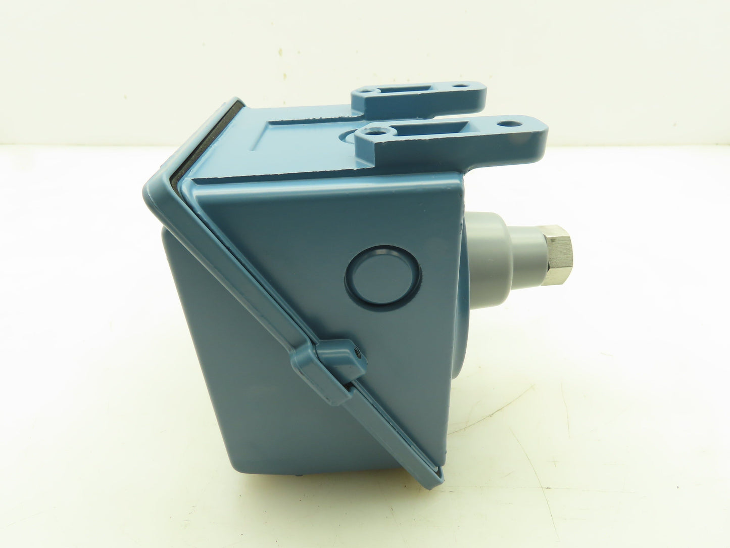 UE United Electric J402-358 9929 Pressure Switch 0-200 PSI 15A 480V 1/4" NPT 4X