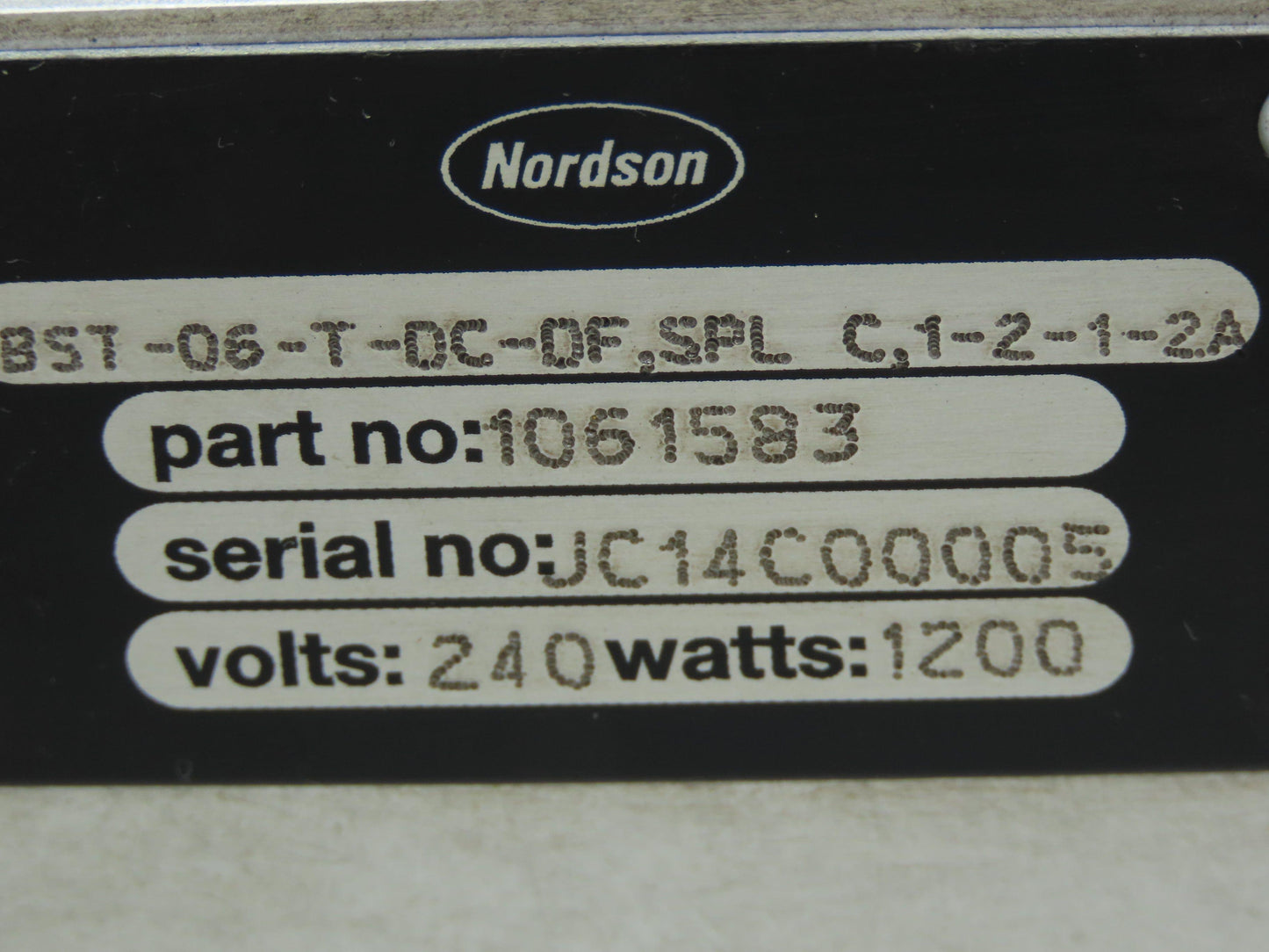 Nordson 1061583 Heater Manifold 240v 1200 Watt with 6 SA14B Hot Melt Gun Modules