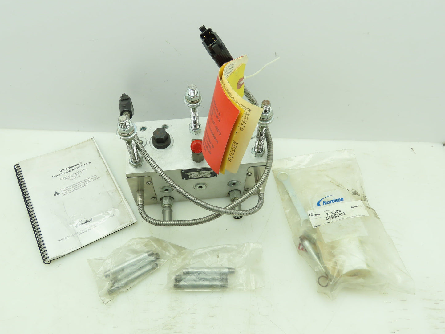 Nordson 1061583 Heater Manifold 240v 1200 Watt with 6 SA14B Hot Melt Gun Modules