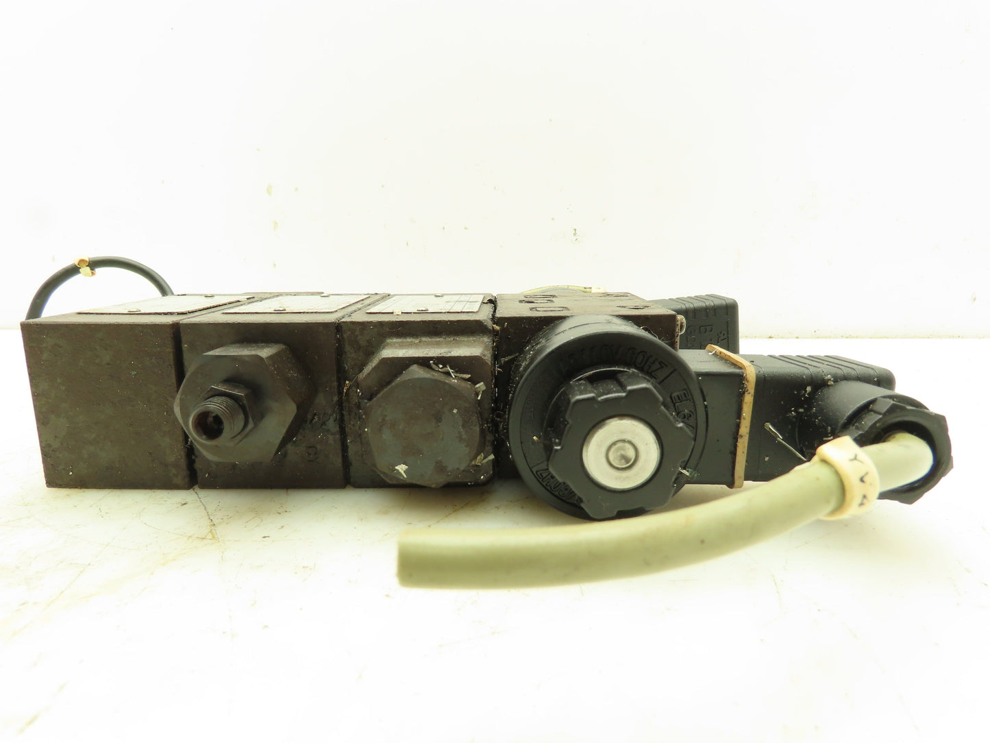 Nachi SLD-G01-E3X-C1-G30 Hydraulic Directional Dbl Solenoid Modular Valve Stack