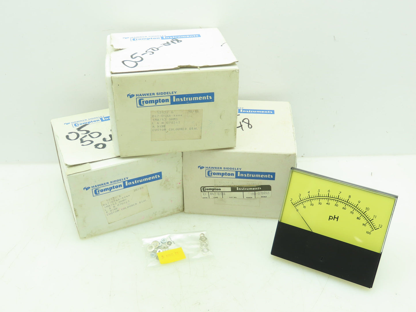 Crompton Instrument 047-01AA TE Connectivity  0-100/2-12 pH Panel Meter LOT OF 3