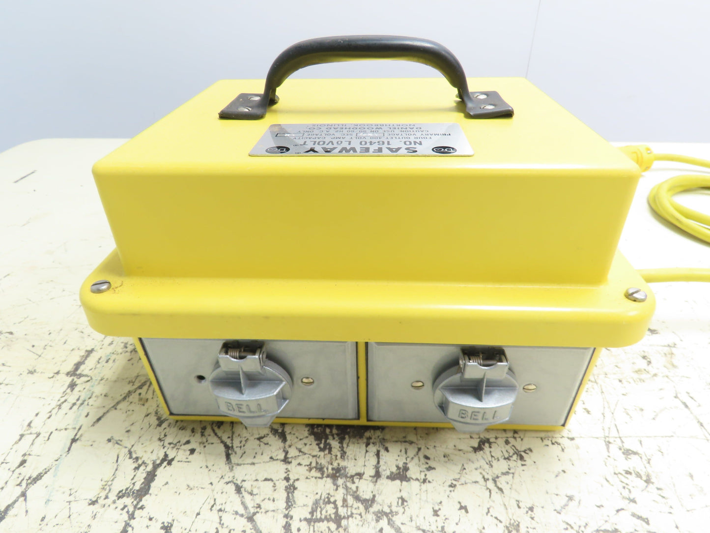 Daniel Woodhead No. 1640 LoVolt 120V Safeway Work Station Four Outlet 12VAC 400A