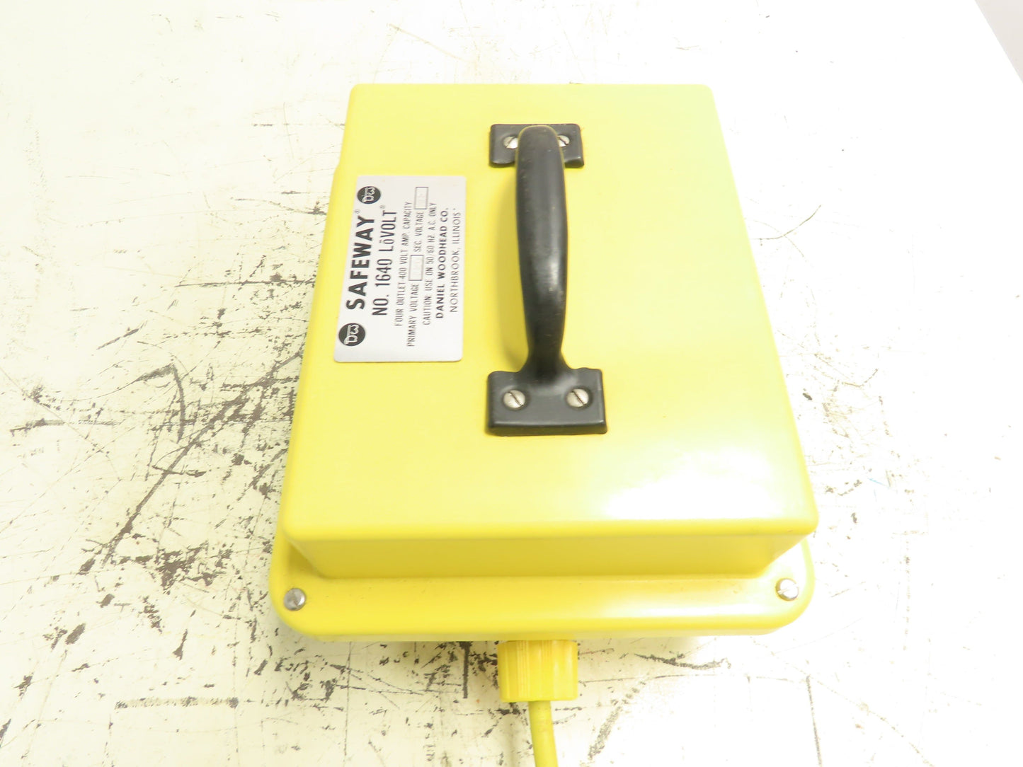 Daniel Woodhead No. 1640 LoVolt 120V Safeway Work Station Four Outlet 12VAC 400A