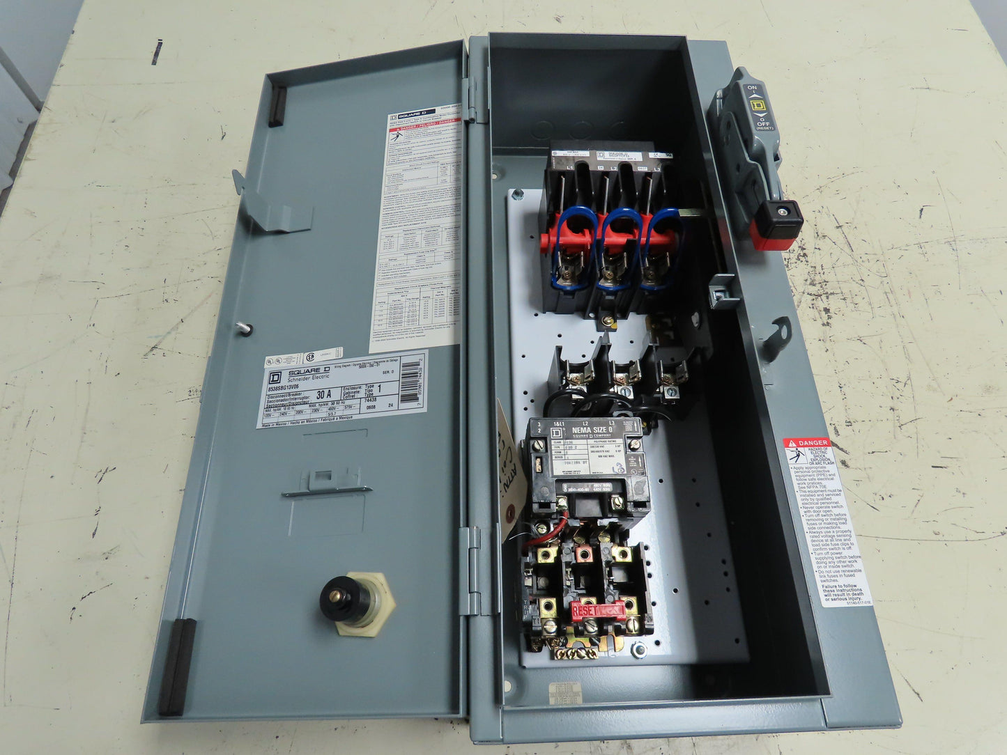 Square D 8538SBG13V06 Combination Starter Motor Control 30A 600V 3 Ph NEMA 0