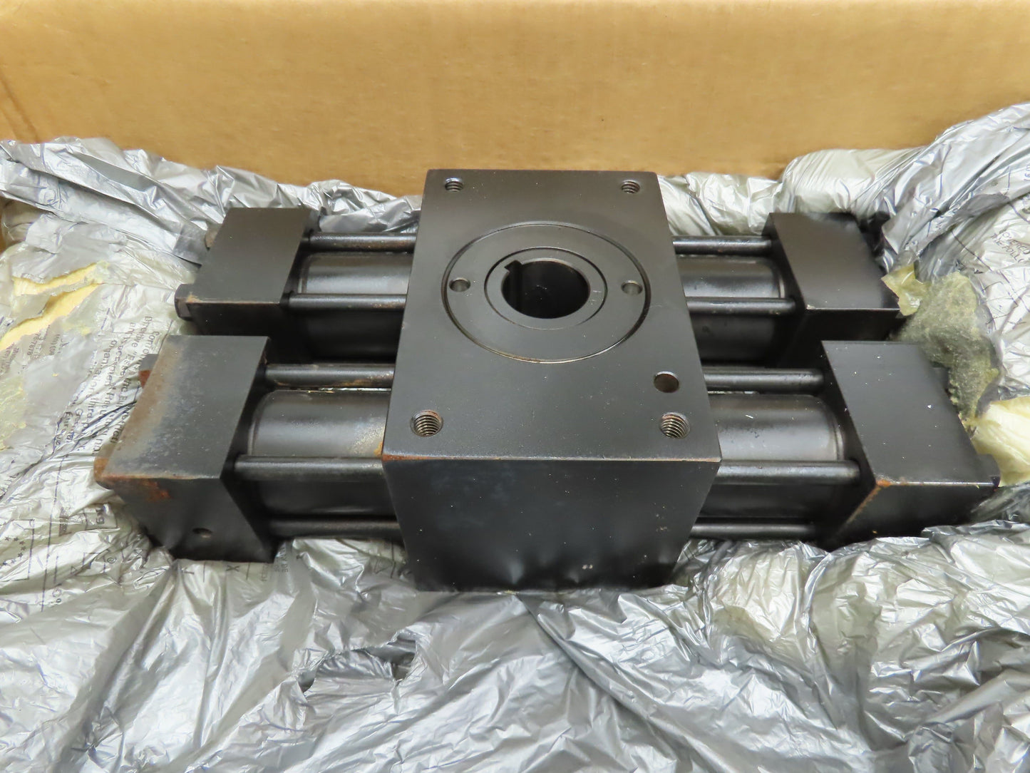 Parker HTR10-0904-AA21-C Rotary Actuator Hydraulic 1 1/4" ID 90° 10000 IN/LBS