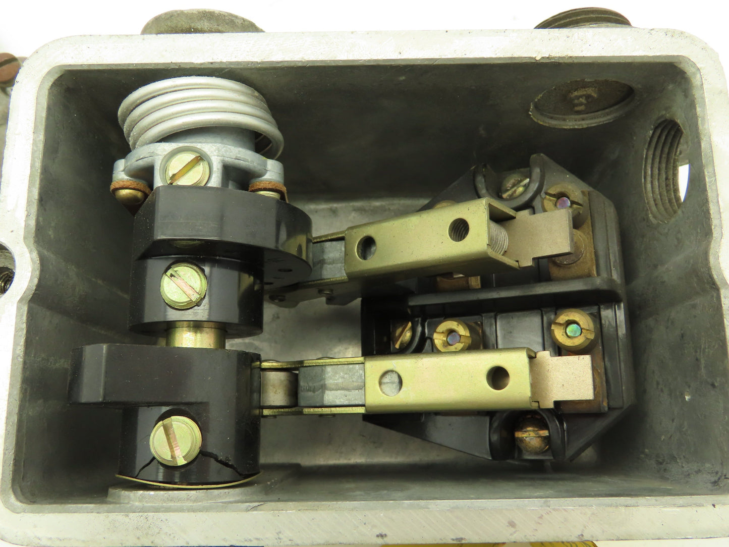 A O Smith BUL. 102 Type HLA-2 Heavy Duty Limit Switch 2-Pole *CRACK IN MECHANISM