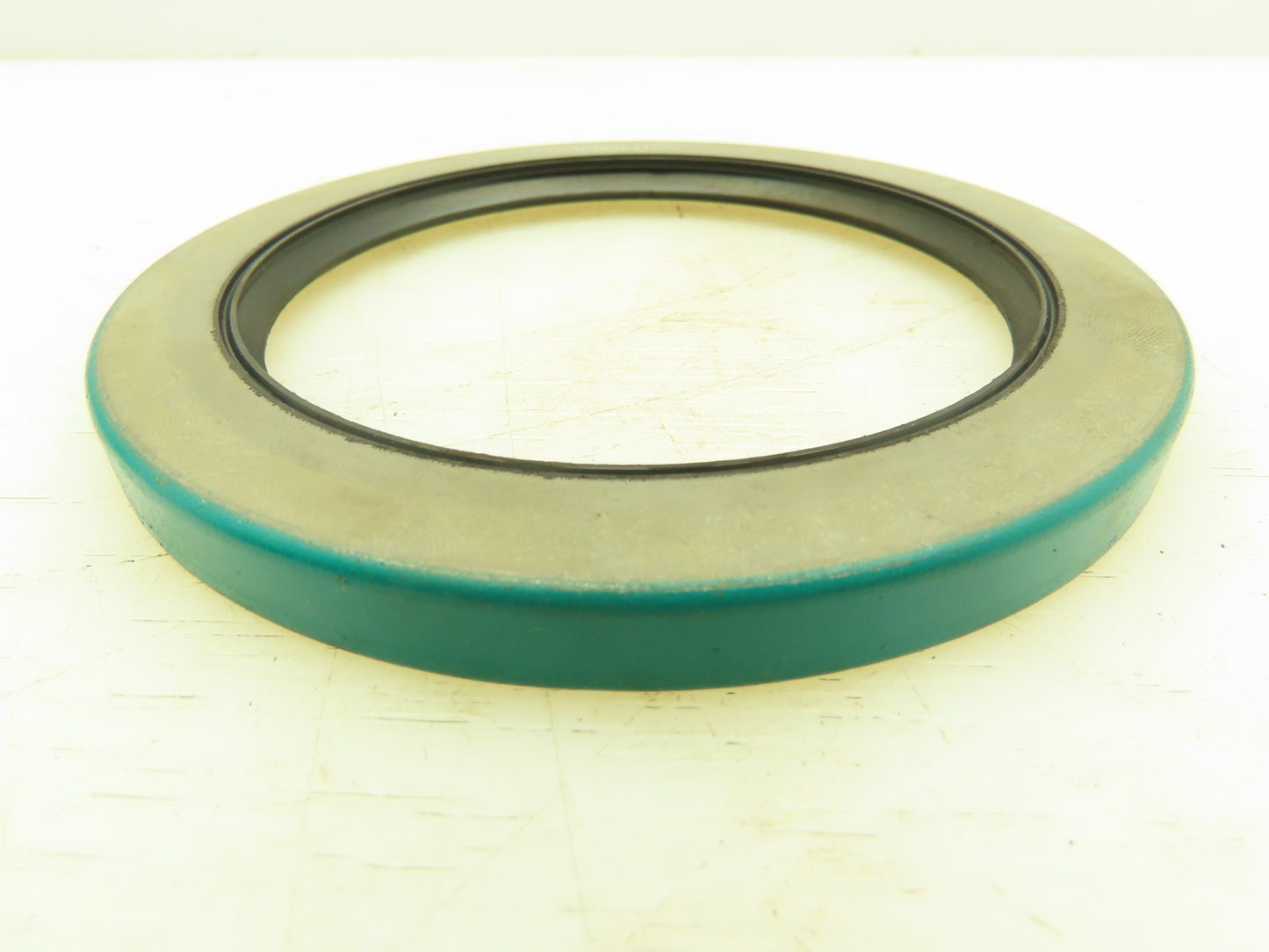 CR 40000 Double Lip Oil Seal 4.000 in Shaft, 5.251 in OD, 0.438 in Width