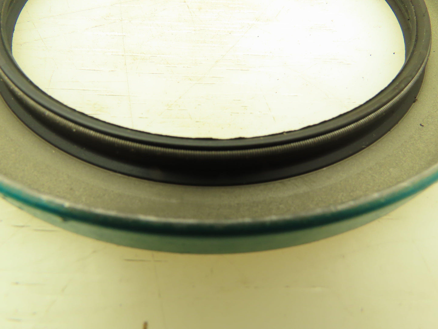 CR 40000 Double Lip Oil Seal 4.000 in Shaft, 5.251 in OD, 0.438 in Width