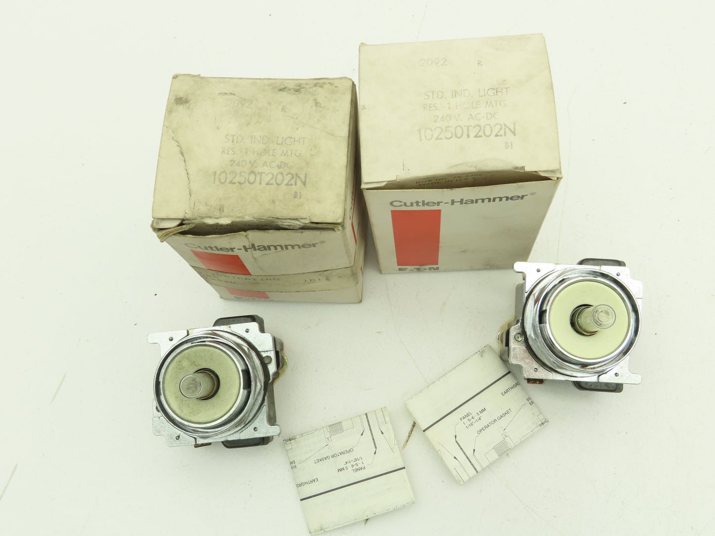 Cutler Hammer 10250T202N Indicator Light 240V 30.5mm No Lens  LOT OF 2