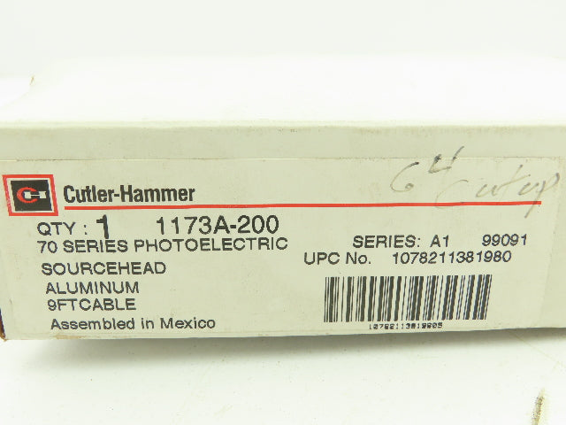 Cutler Hammer 1173A-200 Photoelectric Thru-Beam Sensor Source Head Ser A1