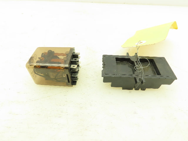 General Electric CR220HG78W22 GP Relay 120V 50/60 Hz 5 A 3PDT Contact With Base