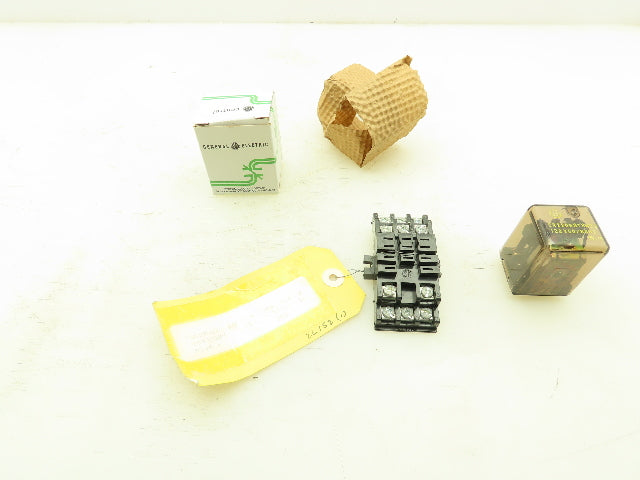 General Electric CR220HG78W22 GP Relay 120V 50/60 Hz 5 A 3PDT Contact With Base