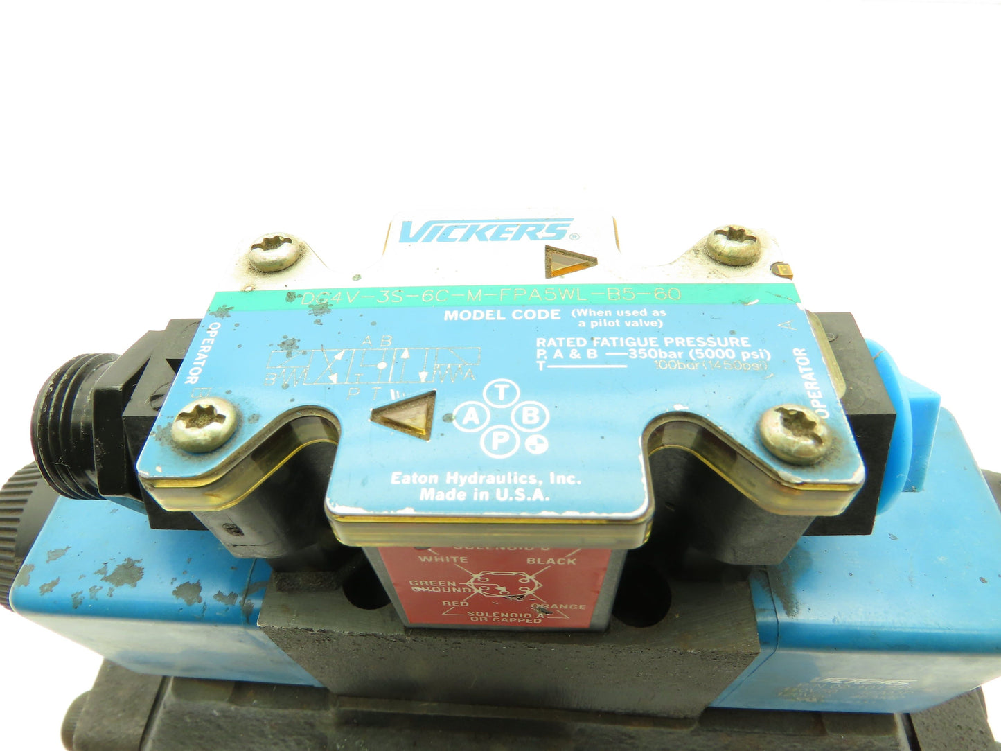 Vickers DG5S-8-33C-M-FPA5WL-B5-30 Hydraulic Directional Control Solenoid Valve