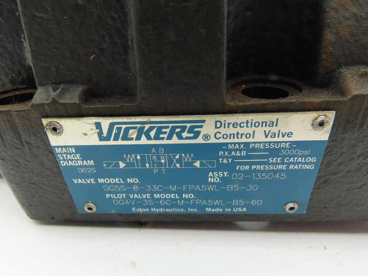 Vickers DG5S-8-33C-M-FPA5WL-B5-30 Hydraulic Directional Control Solenoid Valve
