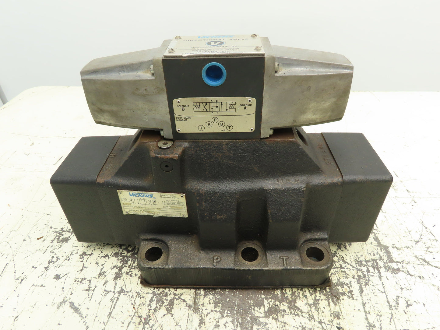 Vickers DG5S4-1033C-53 Hydraulic Directional Control Solenoid Valve DG4S4016C50