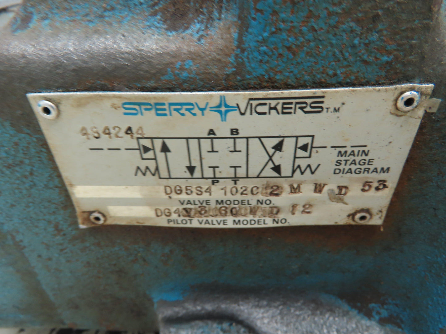 Vickers DG5S4-10-2C-2-M-W-D-53 Hydraulic Directional Control Solenoid Valve 220V