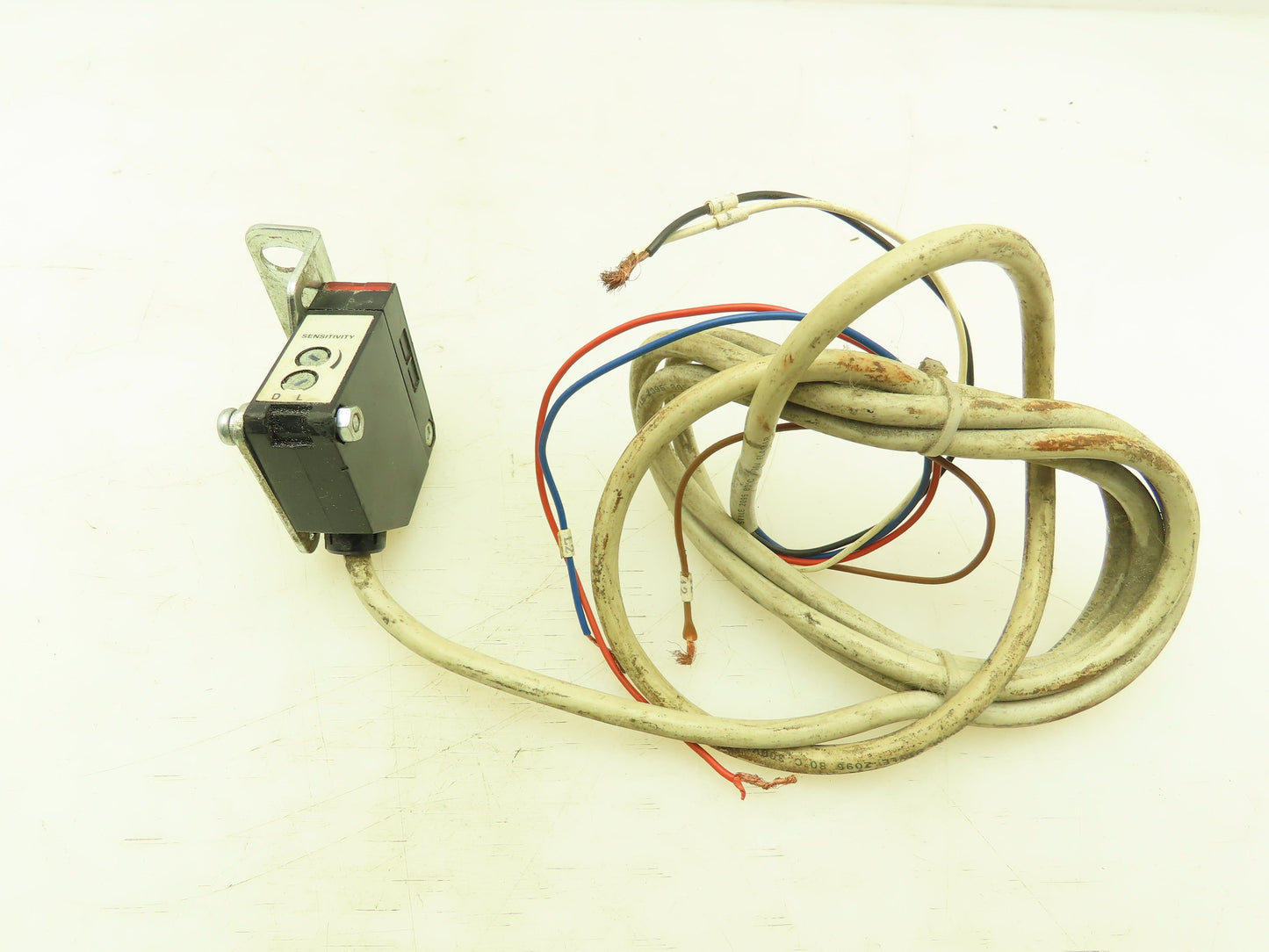 Balluff Datasensor BOS S6-1-A6 Photoelectric Sensor, Universal, S6 Series