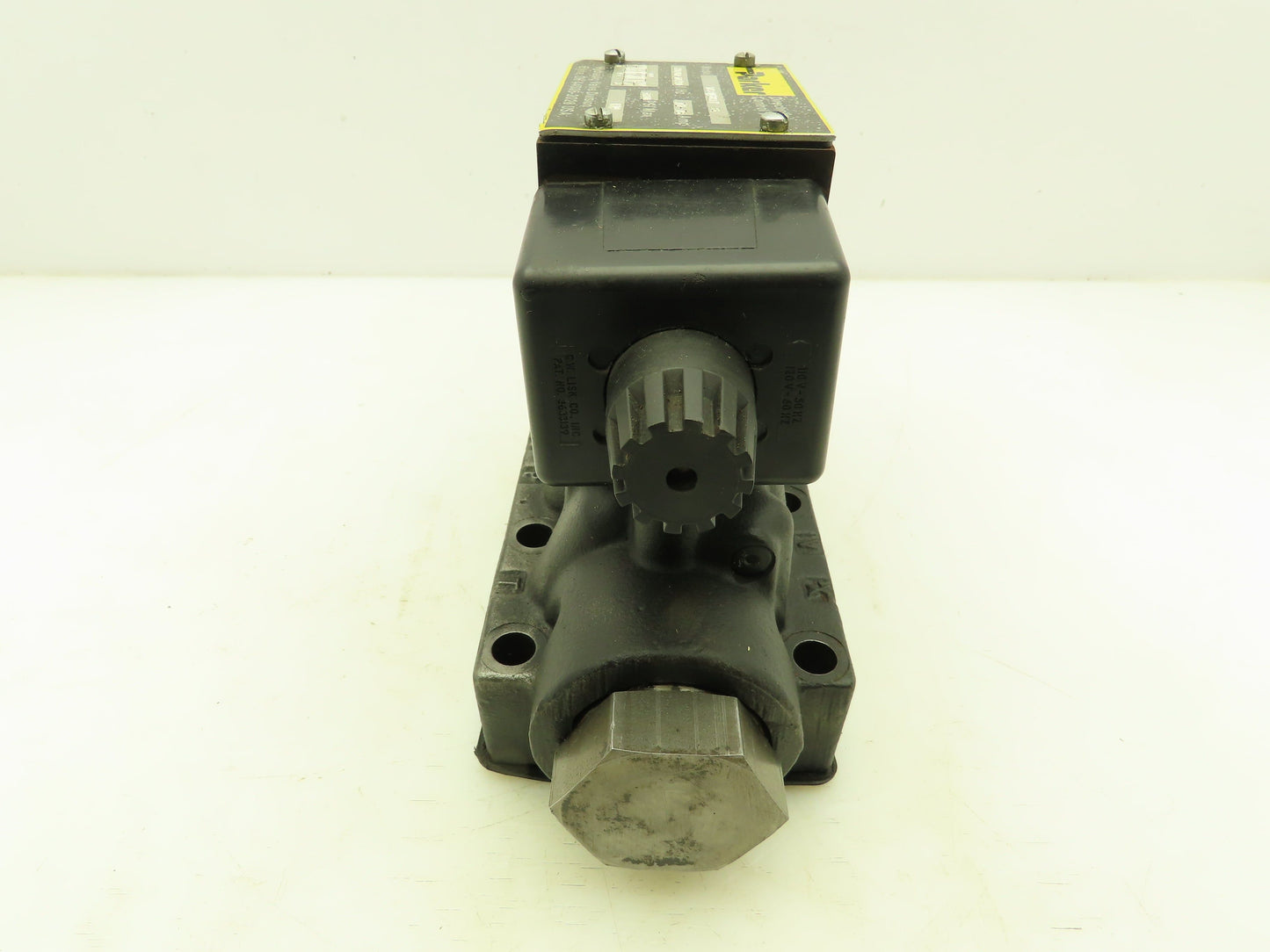 Parker D63W8C1Y Hydraulic Directional Control Solenoid Valve 120V 3000 PSI