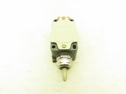 Siemens 3SE3 120-1C Limit Switch, Top Plunger, Spring Return, Lot of 2
