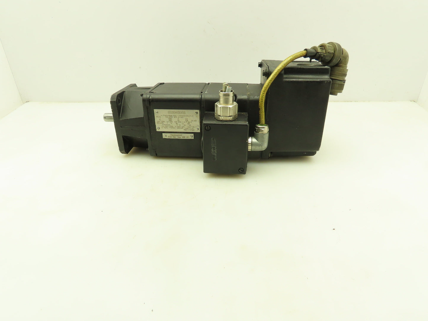 Siemens 1HU3054-0AC01-Z Servo Motor 0.38kW 2.8A 2000rpm 174V No Encoder