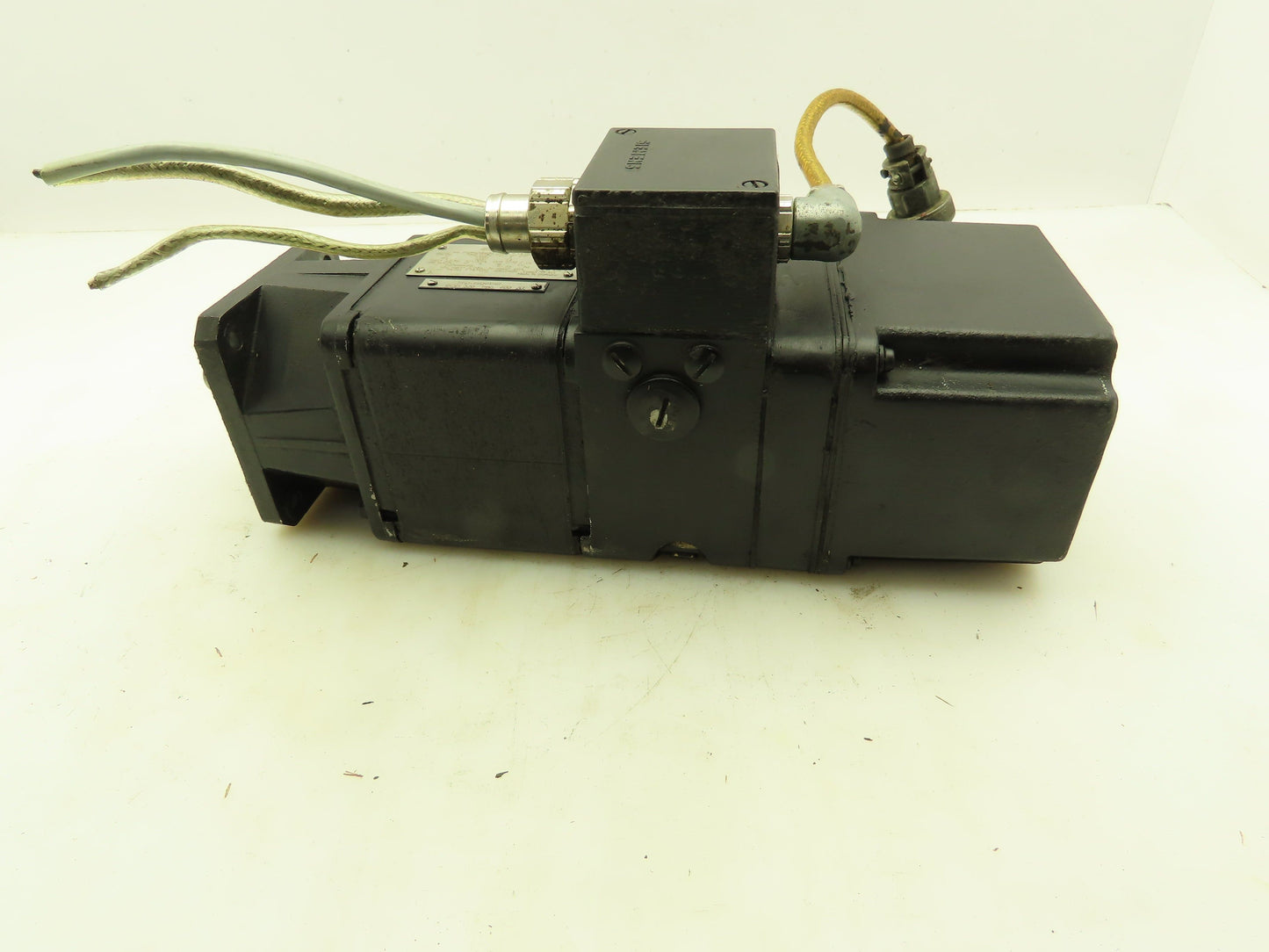 Siemens 1HU3054-0AC01-Z Servo Motor 0.38kW 2.8A 2000rpm 174V