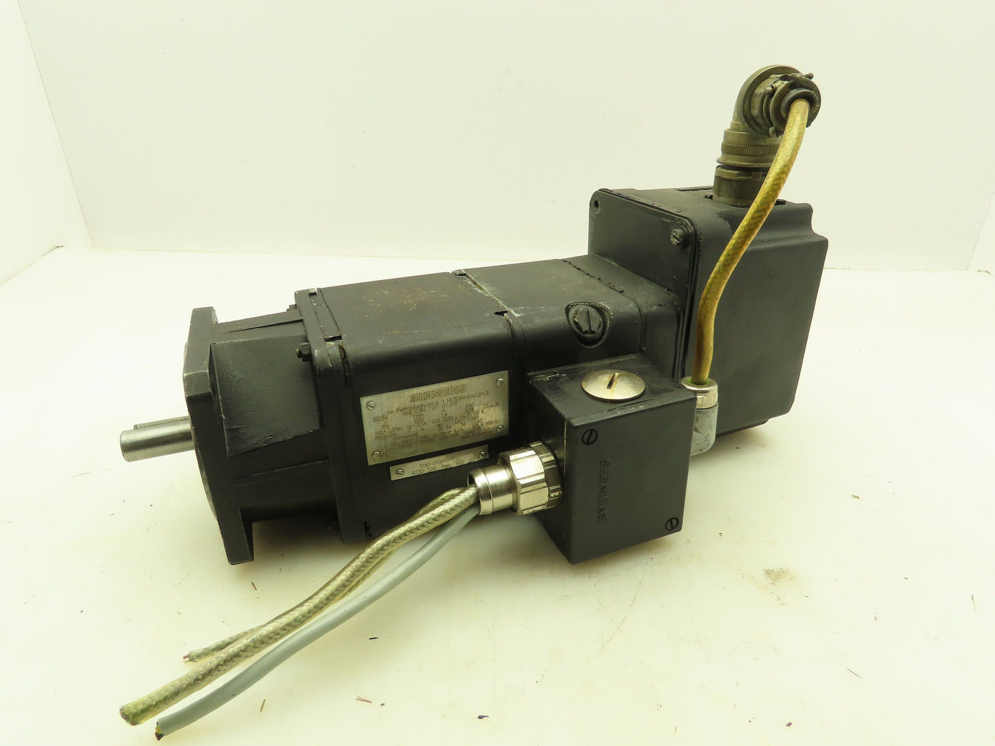 Siemens 1HU3054-0AC01-Z Servo Motor 0.38kW 2.8A 2000rpm 174V