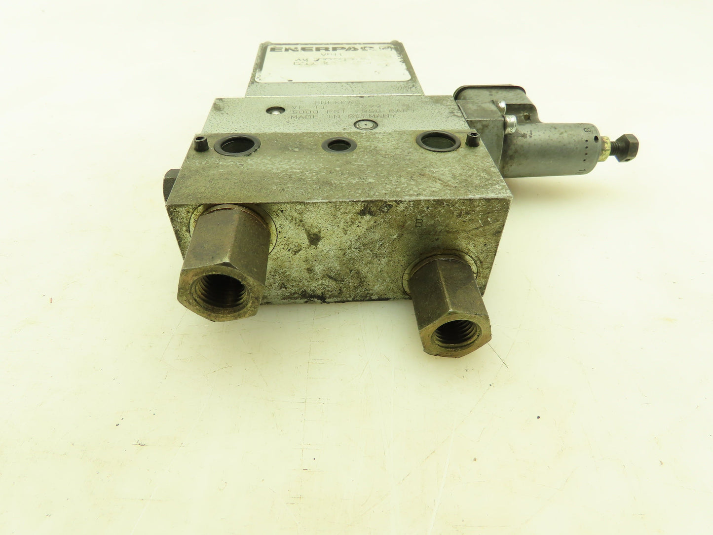 Enerpac VP11 Hydraulic Directional Modular Poppet Solenoid Valve 5000 PSI