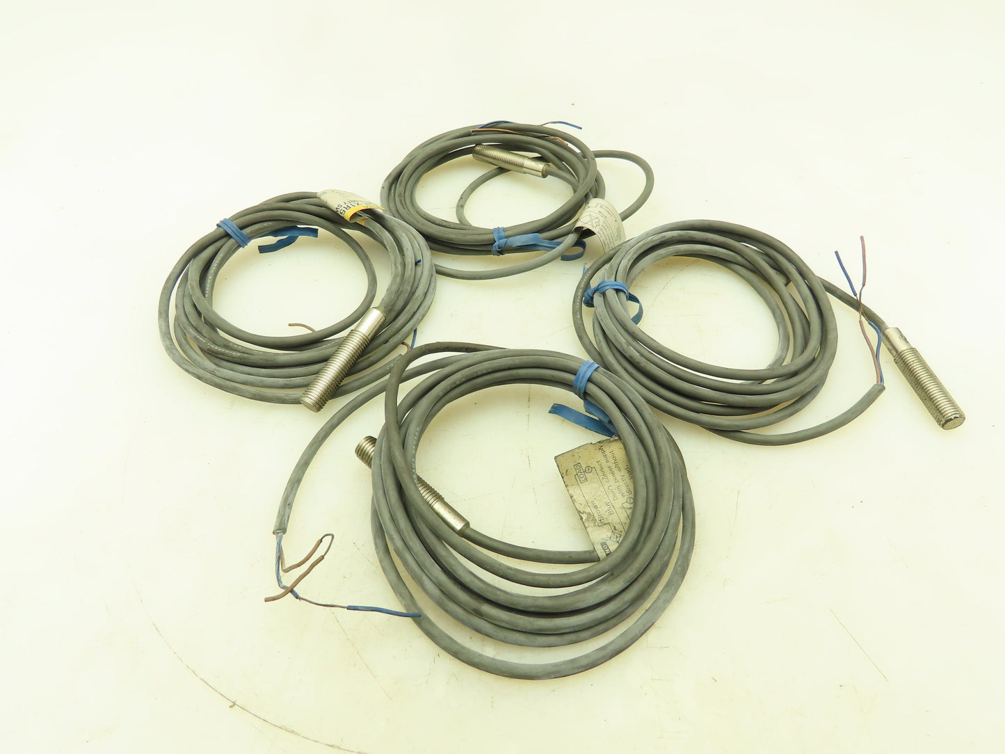 Omron E2E-X1R5Y1 Inductive Proximity Sensor Switch 1.5mm NO 24-240VAC  LOT OF 4