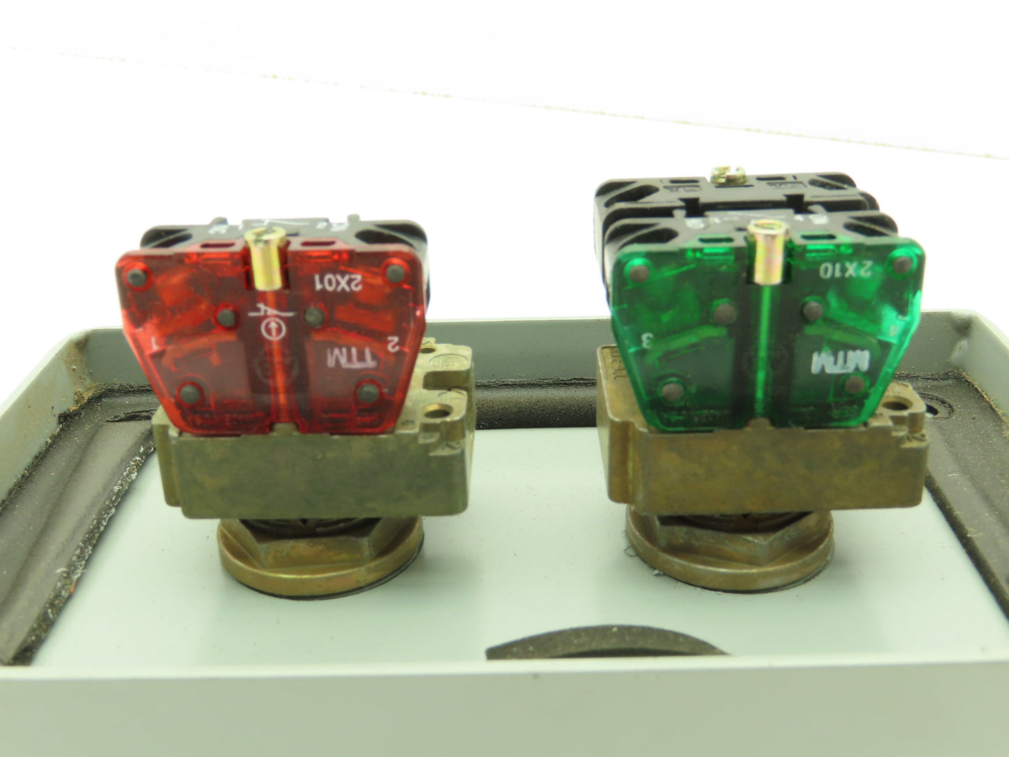B-Line 2 Pushbutton Enclosure Control Station On/Off 800E Switch 3x3x6"