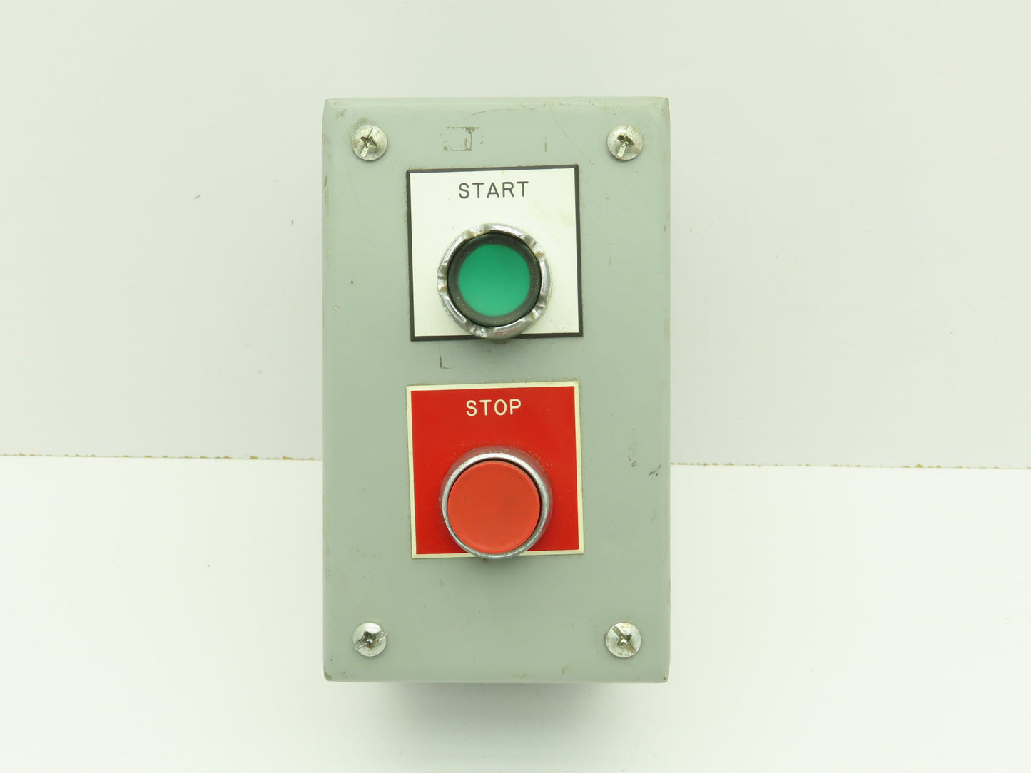Cooper B-Line 2 Pushbutton Enclosure Control Station On/Off 800F Switch 3x3x6"