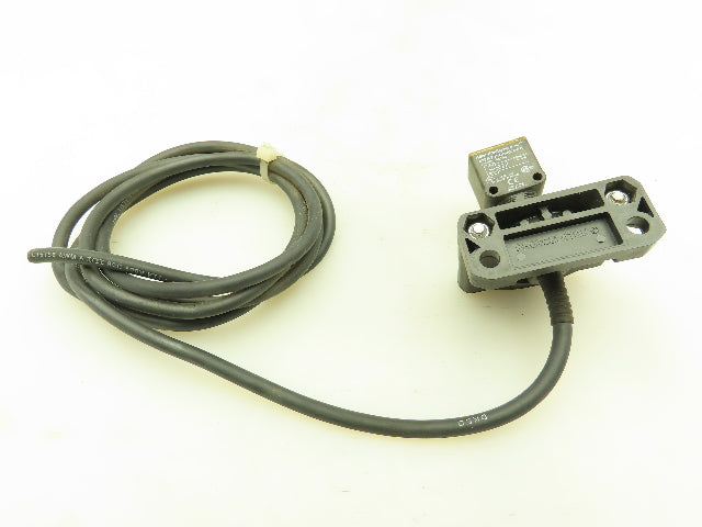 Allen Bradley 42EFP2RCBA2 Ser A Photo Switch Sensor RightSight Bracket Lot of 3