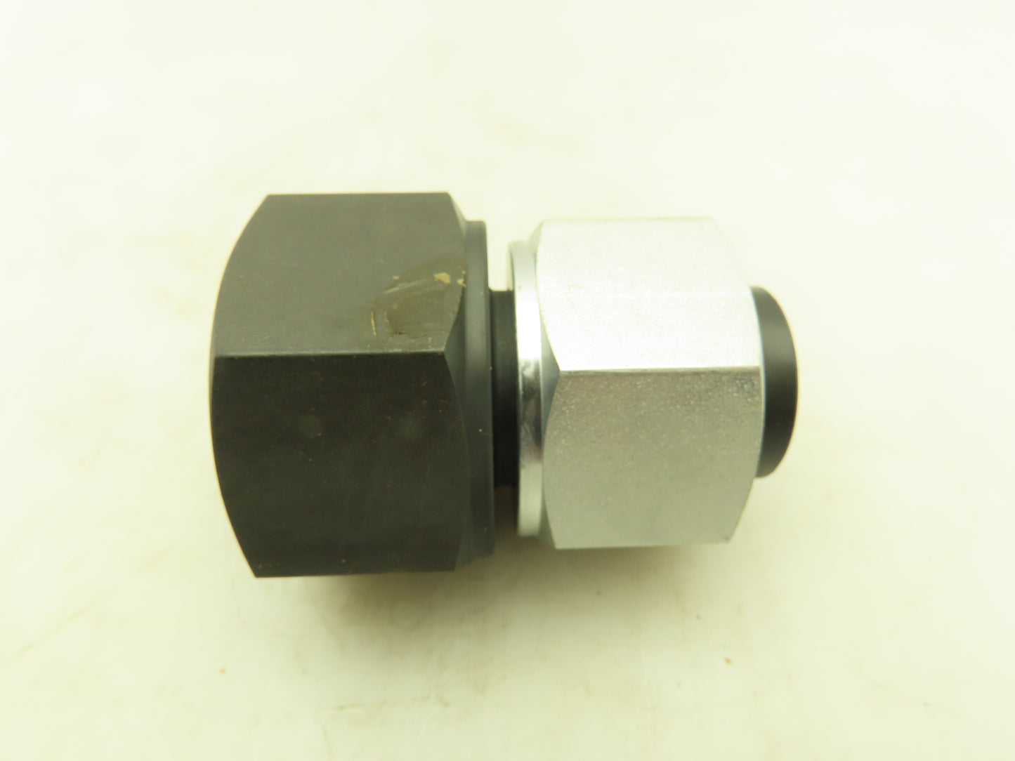 Swagelok S-2000-A-20F Female Adapter Fitting 1-1/4" Tube x 1-1/4" FNPT Lot of 4