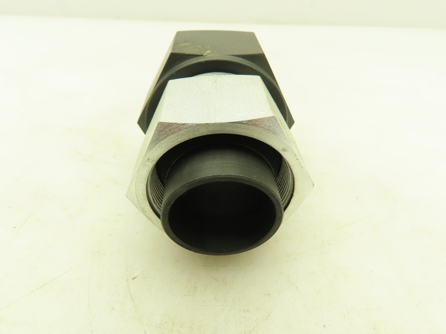 Swagelok S-2000-A-20F Female Adapter Fitting 1-1/4" Tube x 1-1/4" FNPT Lot of 4