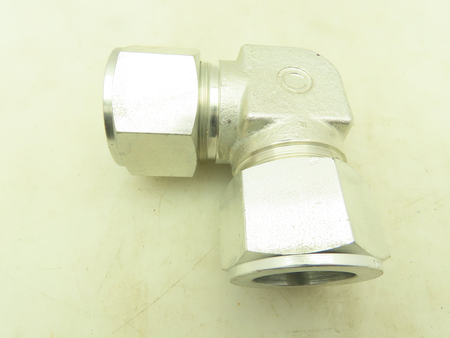 Swagelok S-2000-9 Union Elbow Fitting 1-1/4" x 1-1/4" Tube  LOT OF 5