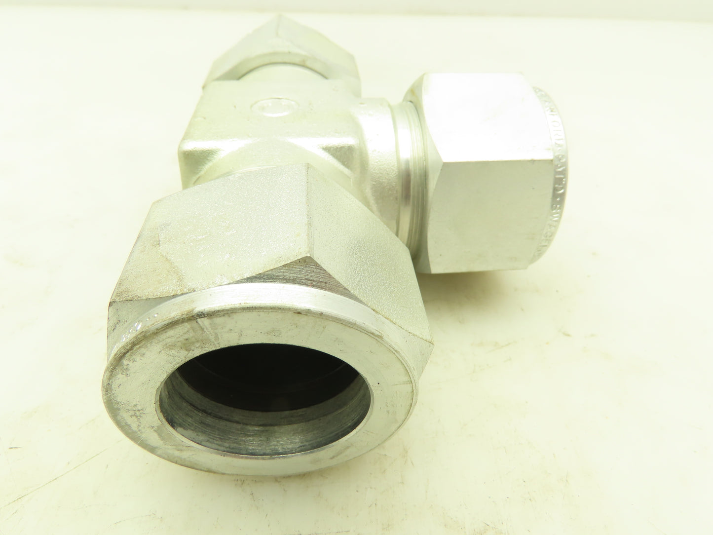 Swagelok S-2400-3 Union Tee Steel Compression Fitting 1-1/2" Tube