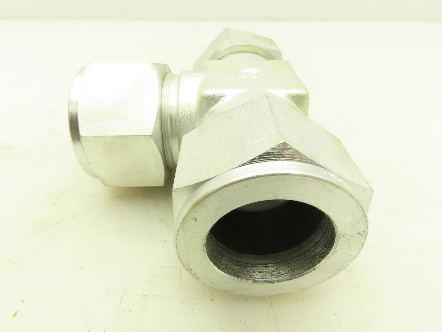 Swagelok S-2400-3 Union Tee Steel Compression Fitting 1-1/2" Tube