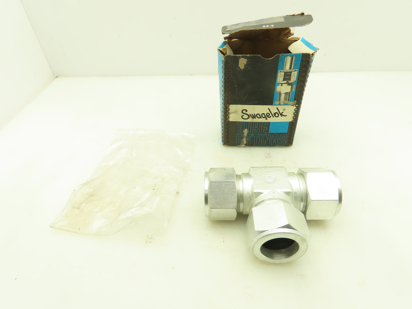 Swagelok S-2400-3 Union Tee Steel Compression Fitting 1-1/2" Tube