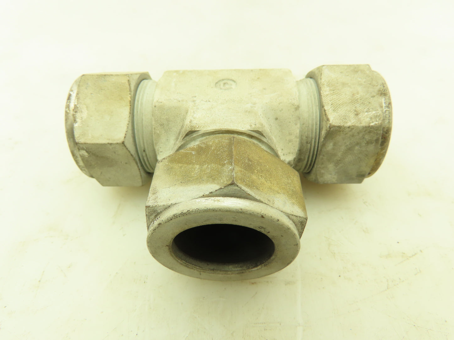Swagelok S-1610-3 Union Tee Steel Compression Fitting 1" Tube  LOT OF 4