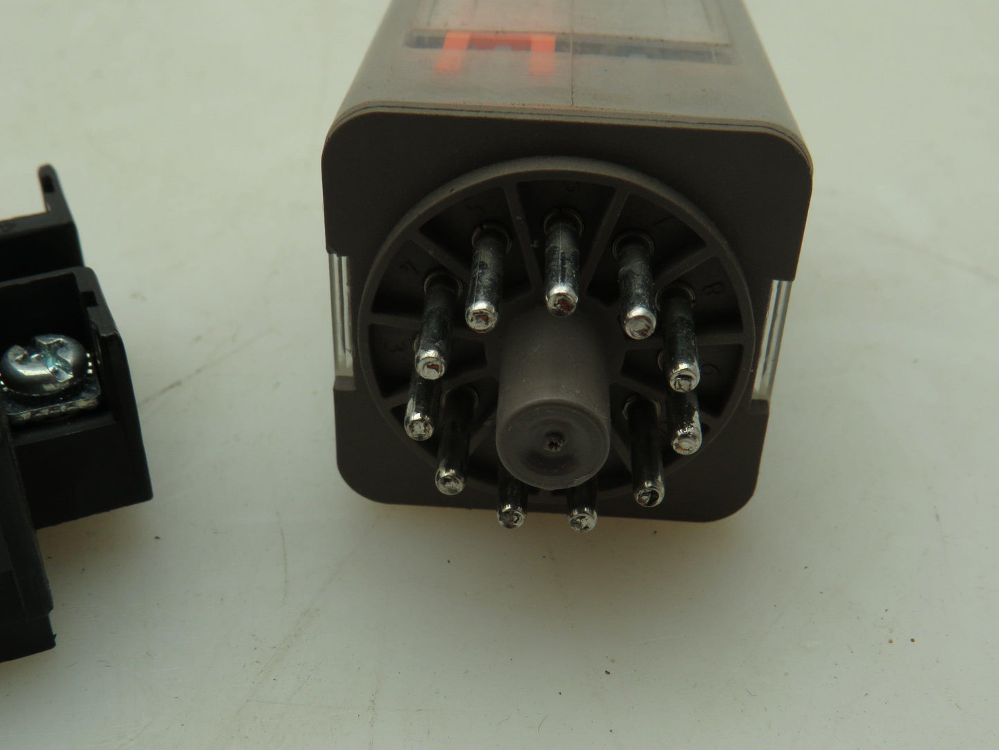 Allen Bradley 700-HA33A1 Series B Relay 10A 120VAC w/ Base  700-HN126  Lot of 11