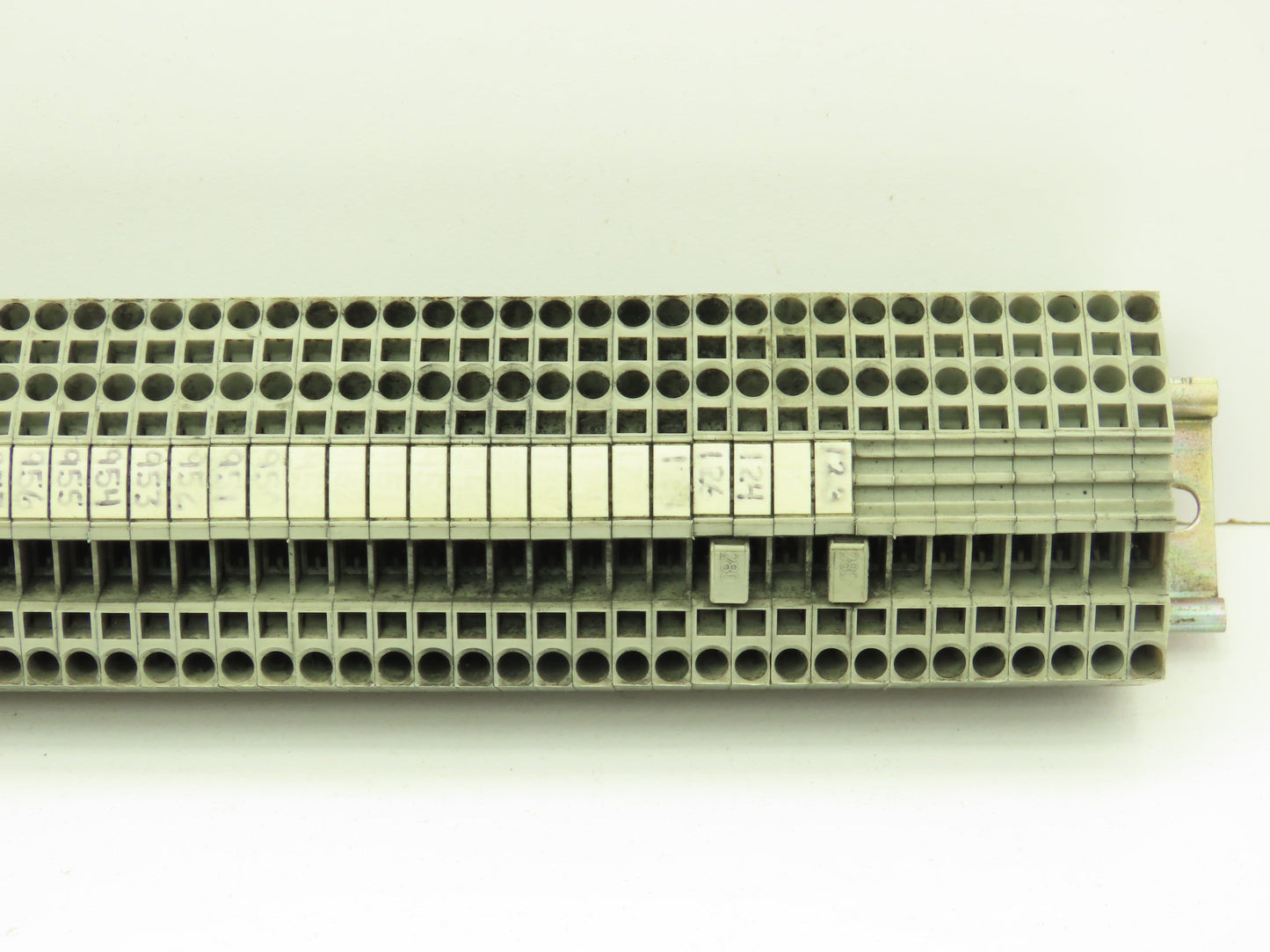 Wago 280-901 Terminal Block 150pcs 31" DIN Rail Strip 28-12AWG 2.5mm 24A 800V