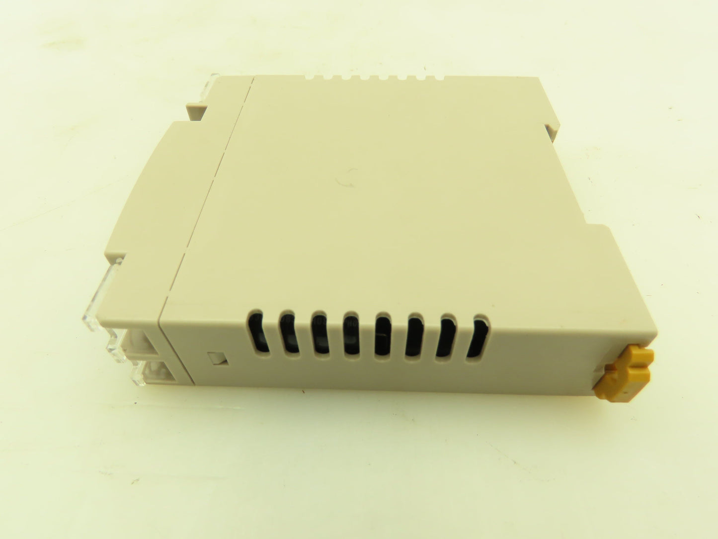 Omron S8VS-03005 Power Supply 5V Output 100-240V Input