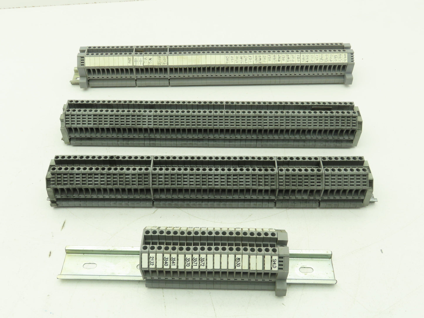 Allen Bradley 1492-HM1 (150pcs) Blue Terminal Blocks x (6) DIN Rails 30A 600V