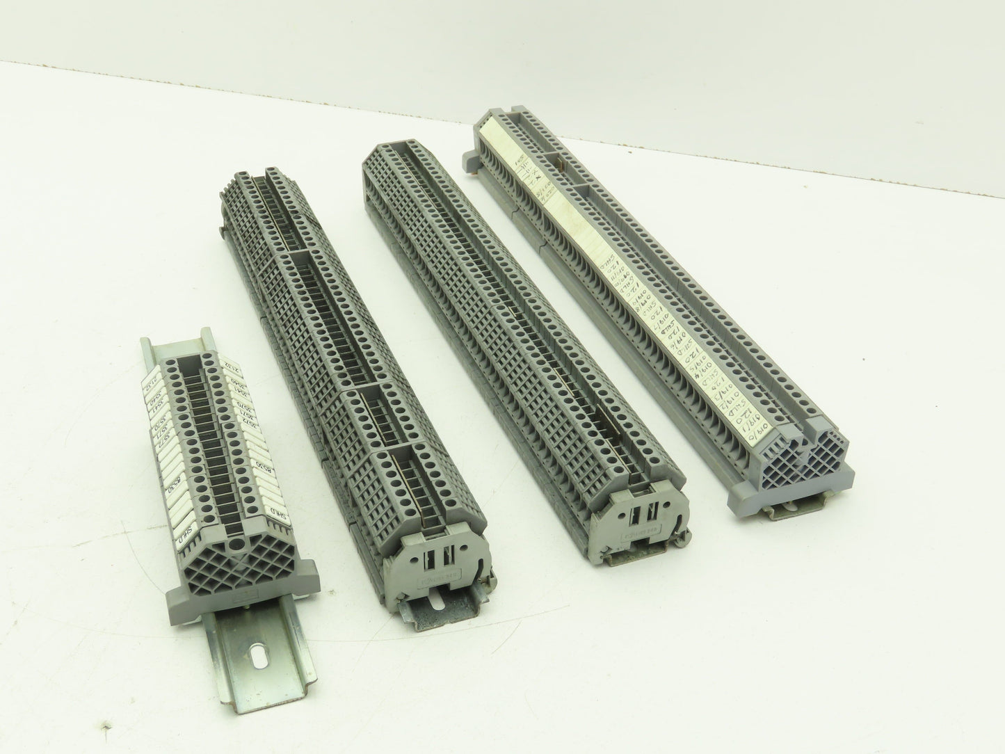 Allen Bradley 1492-HM1 (150pcs) Blue Terminal Blocks x (6) DIN Rails 30A 600V