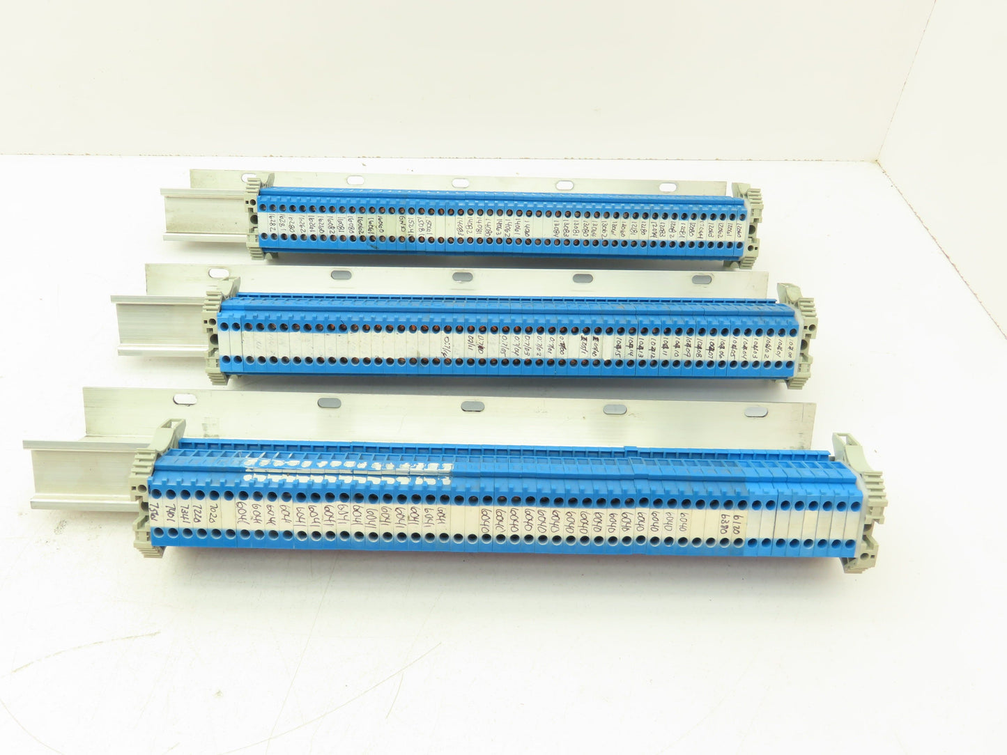 Allen Bradley 1492-HM1 (150pcs) Blue Terminal Blocks x (3) DIN Rails 30A 600V