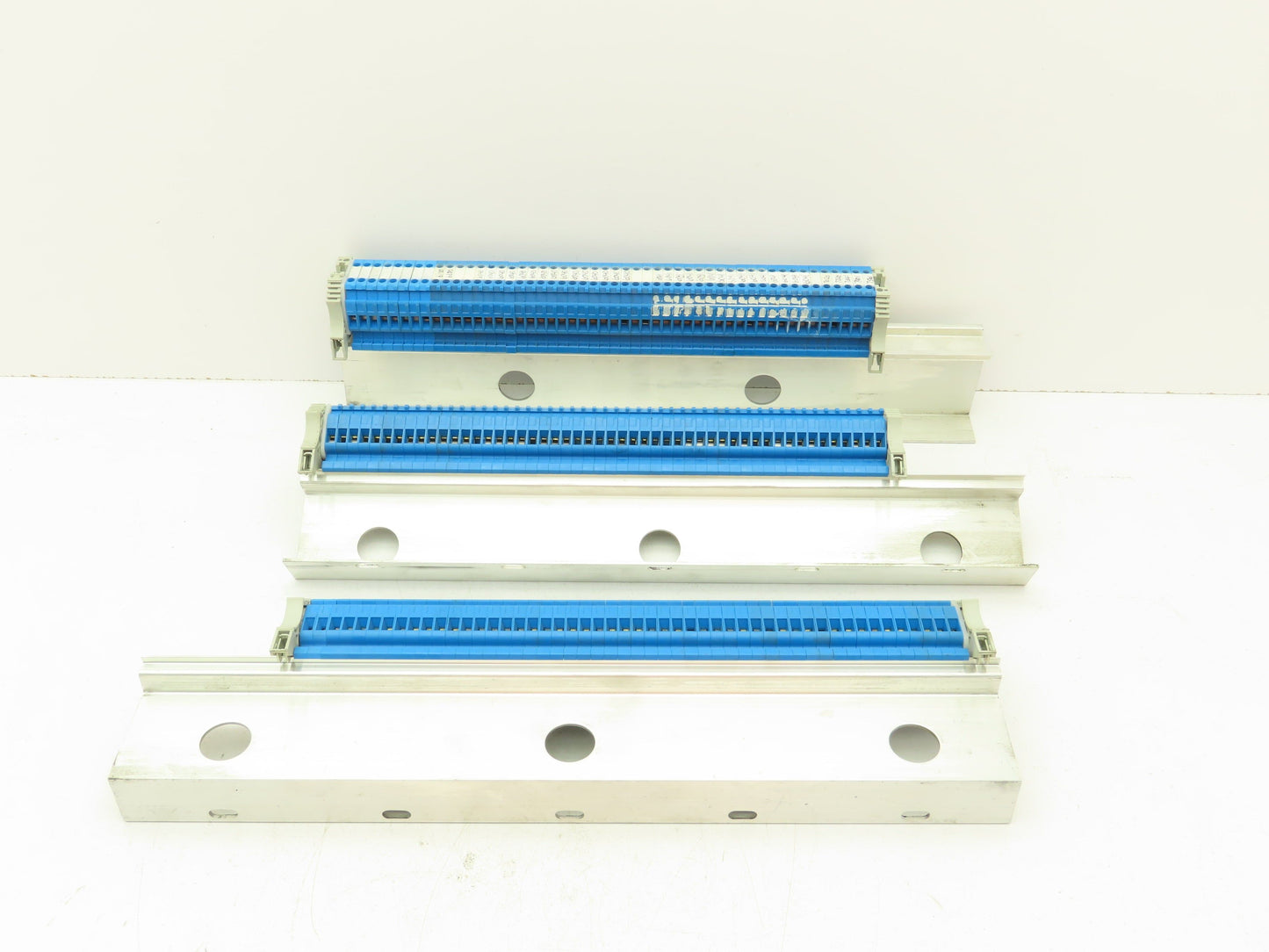 Allen Bradley 1492-HM1 (150pcs) Blue Terminal Blocks x (3) DIN Rails 30A 600V