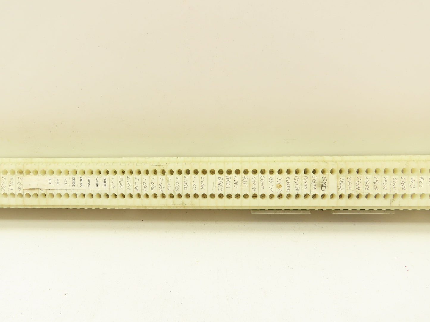 Allen Bradley 1492-HM1 White Terminal Blocks (150pcs) 30A 600V 39" DIN Rail