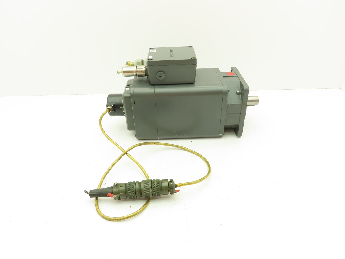 Siemens 1FT5072-0AF71-2-Z Permanent Magnet Servo Motor 3PH 367V 4800 RPM IEC 71