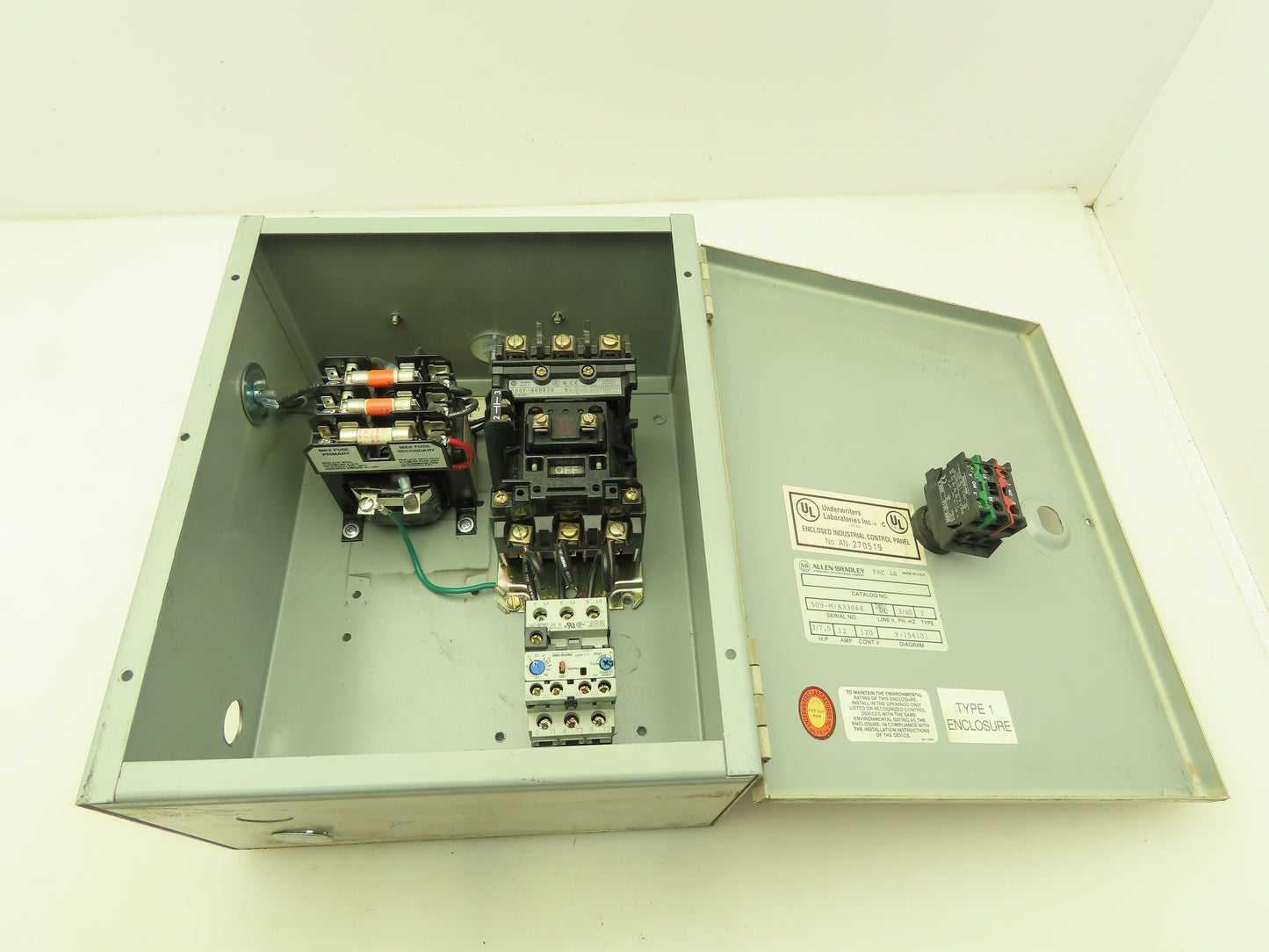 Allen Bradley Combination Motor Starter Overload 3 Ph 600V 12A 27A Enclosure